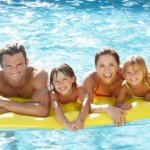familyinswimmingpool